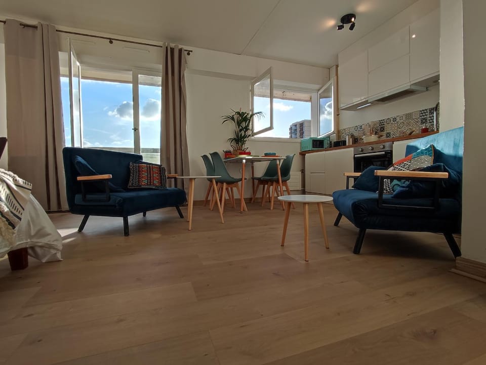 Spacious, Comfortable, Serene Apartment in Saint-Denis, France