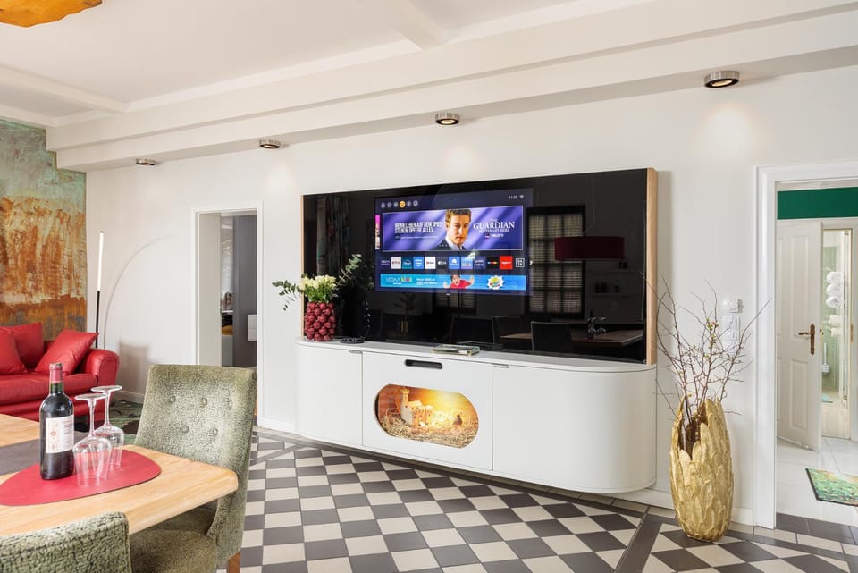 Communal lounge/ TV room, TV and multimedia, Evening entertainment