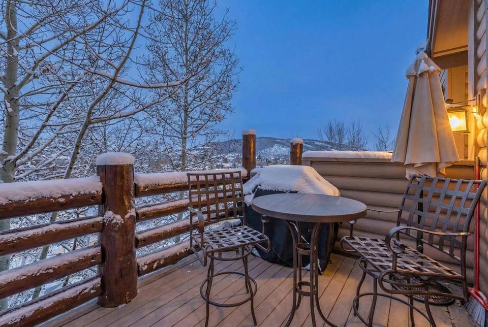 Deer Valley 2BR Condo with Hot Tub Walk to Lift House in Park City