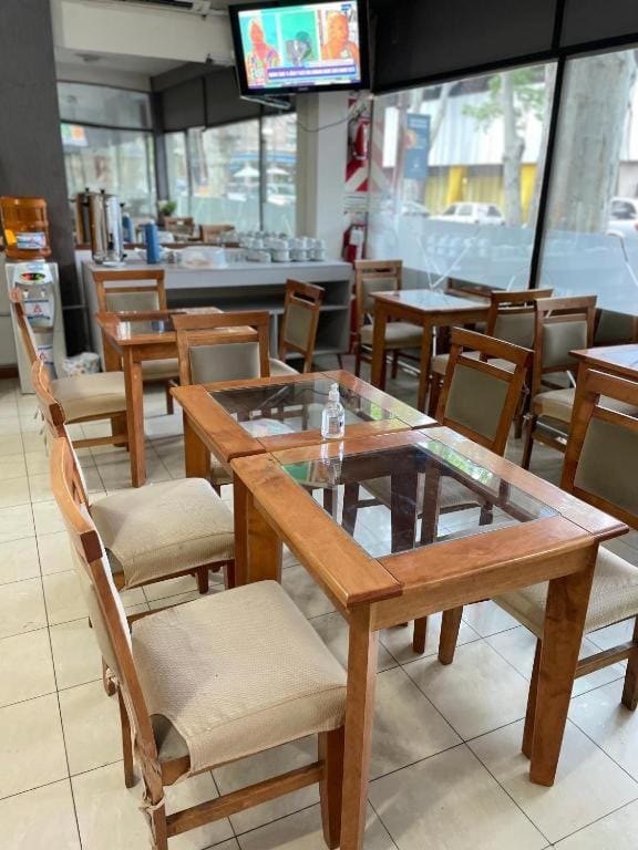Restaurant/places to eat, Seating area