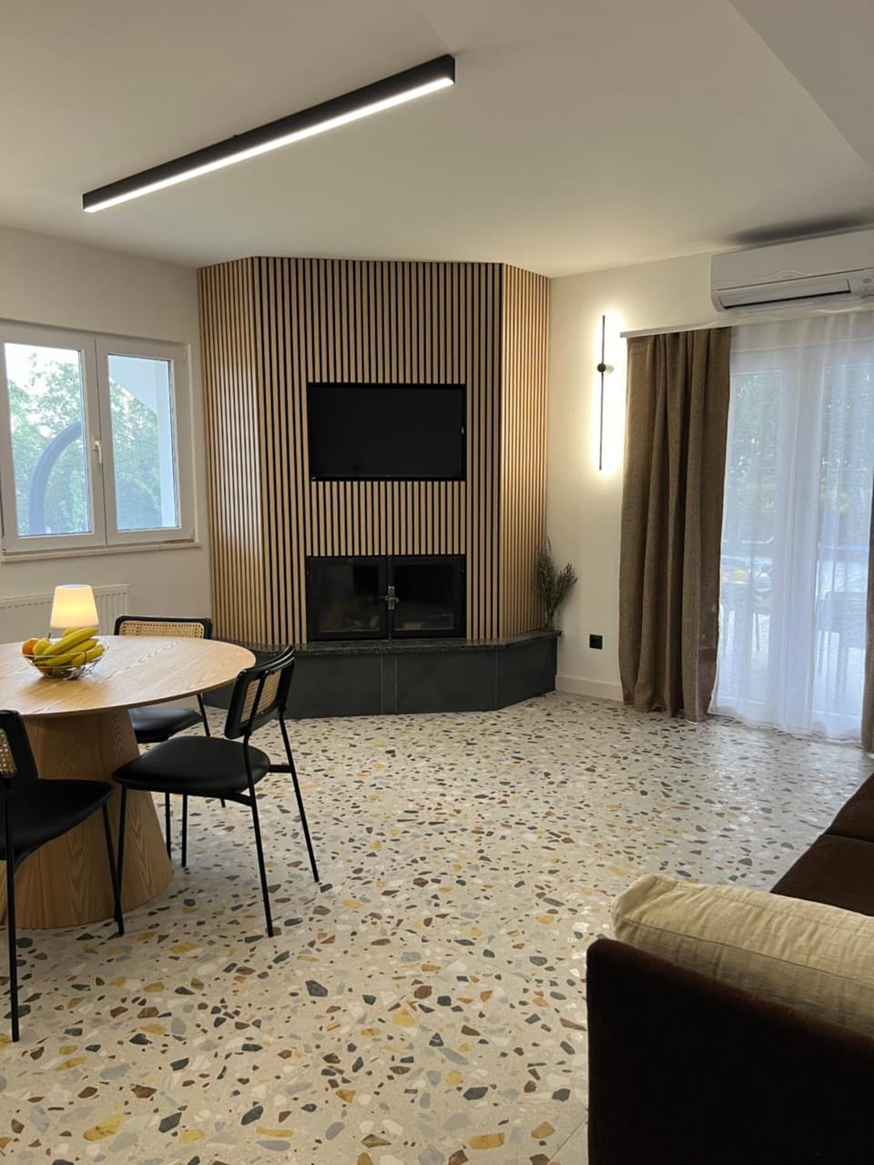Communal lounge/ TV room, TV and multimedia, Living room, Dining area