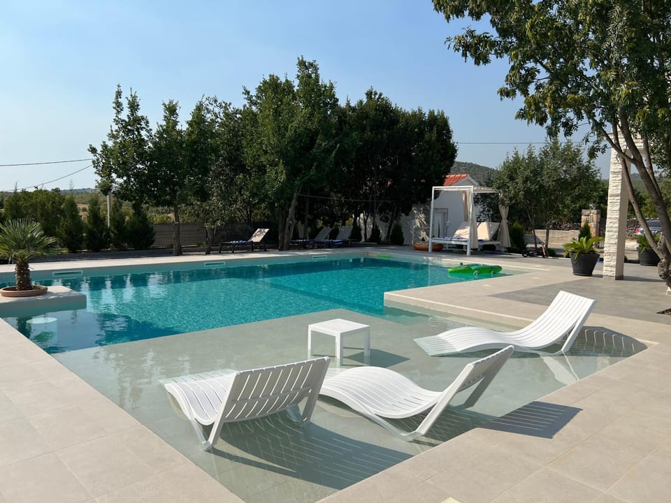 Swimming pool, sunbed