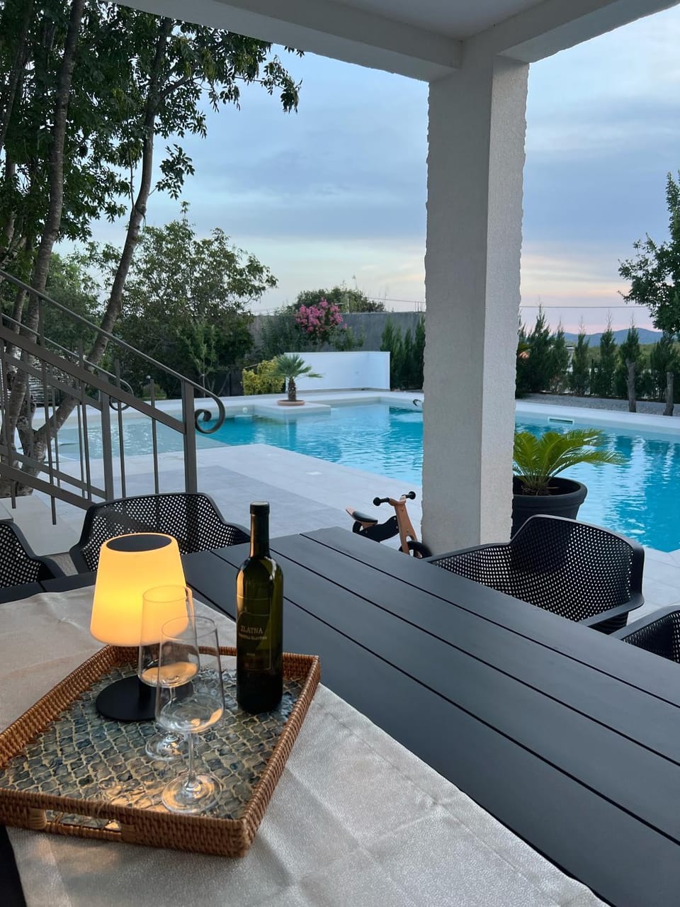 Pool view, Drinks