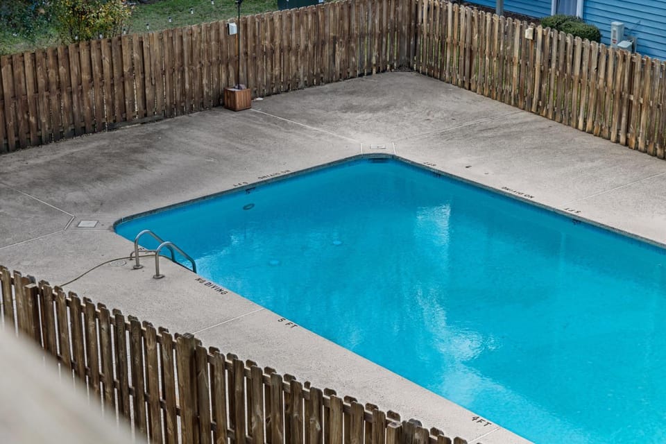 Day, Pool view, Swimming pool, sunbed