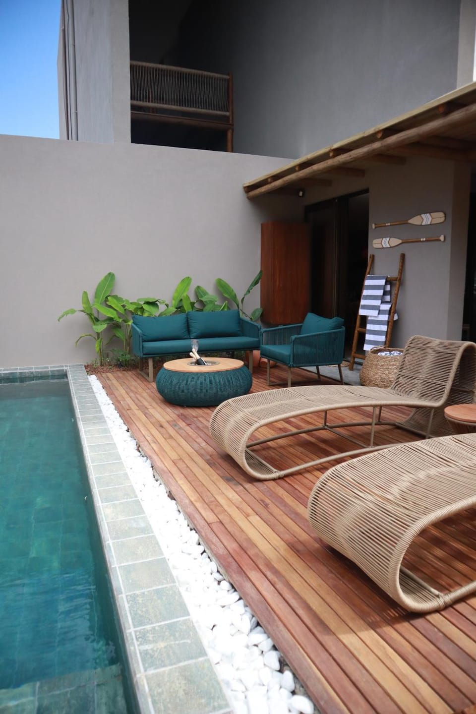 Swimming pool, sunbed