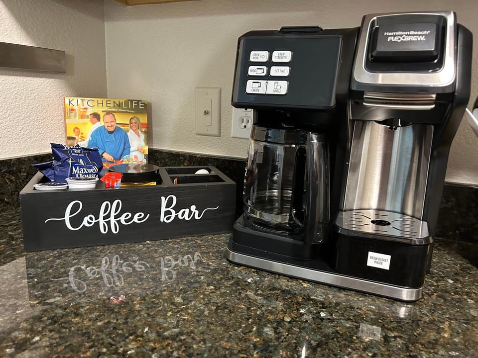 Coffee/tea facilities, Kitchen or kitchenette