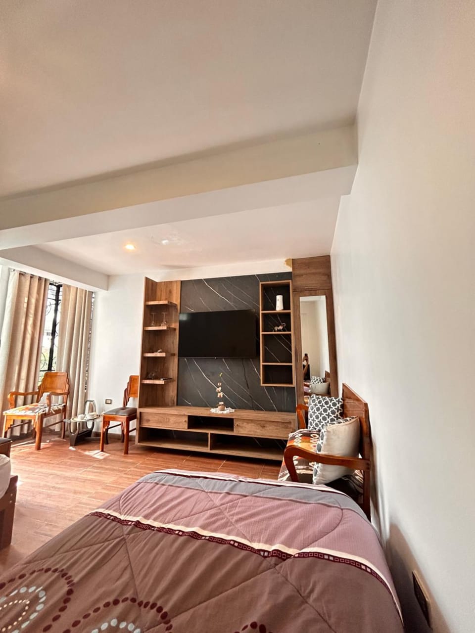 Bed, TV and multimedia, Living room, Photo of the whole room, Evening entertainment, Bedroom