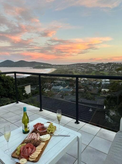 4 BR Ocean View, 4 Marine Drive Forster 2428 Apartment in Forster