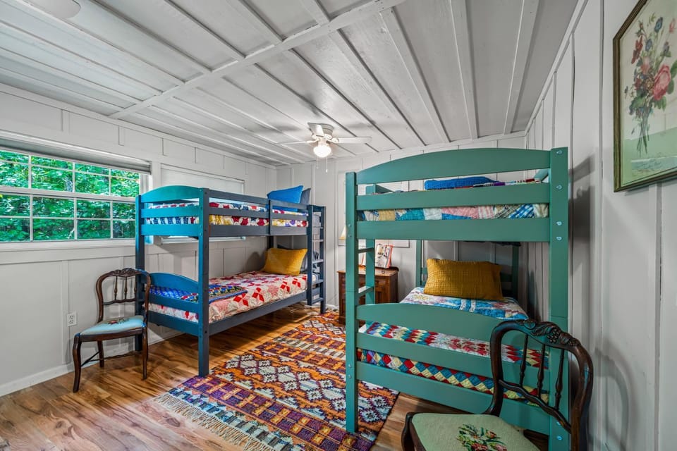 Photo of the whole room, Bedroom, bunk bed