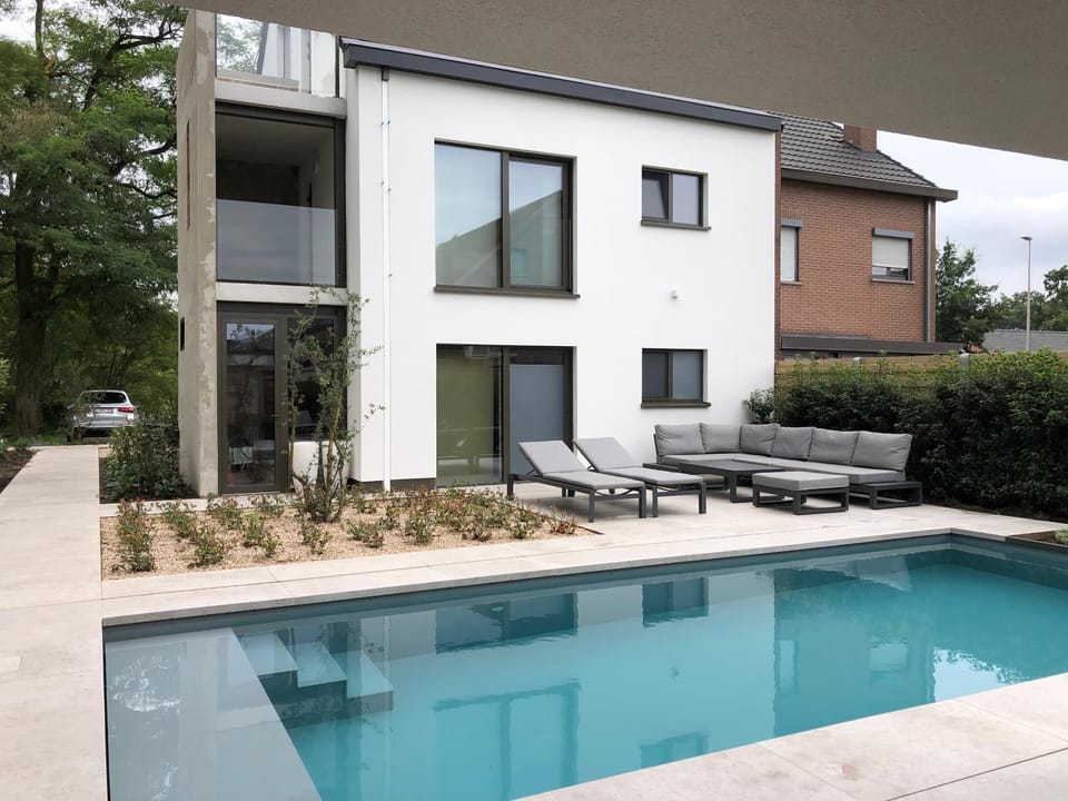 Lounge or bar, Seating area, Swimming pool