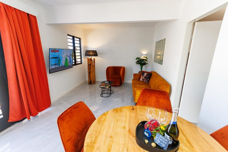 TV and multimedia, Living room, Dining area