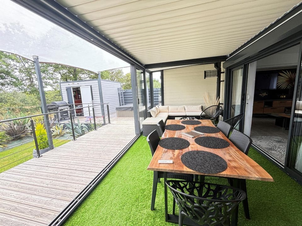 Cottage Luxe 3 Chambres, Jacuzzi, Piscine et Parking à 12 km des Sables d'Olonne - FR-1-197-608 Chalet in Pays de la Loire