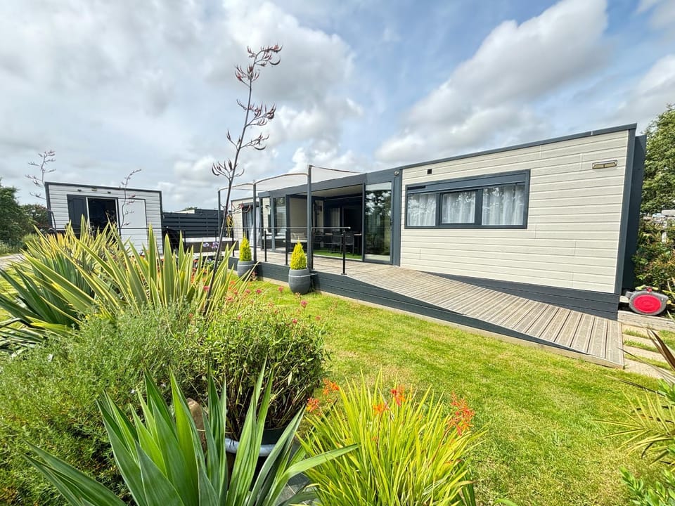 Cottage Luxe 3 Chambres, Jacuzzi, Piscine et Parking à 12 km des Sables d'Olonne - FR-1-197-608 Chalet in Pays de la Loire