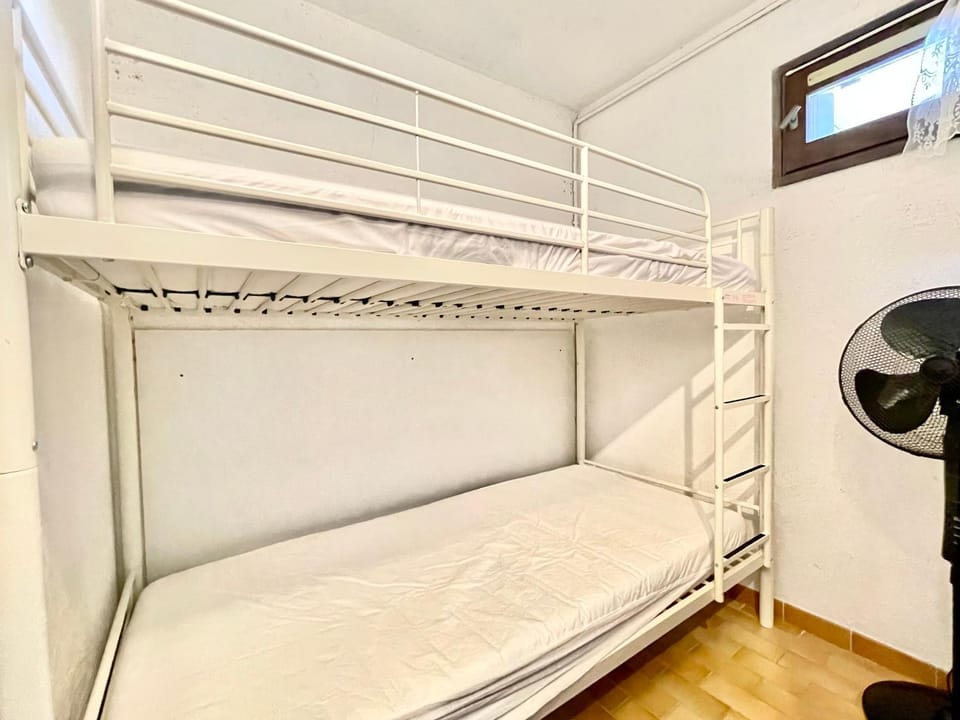 Studio lumineux avec cabine, parking privé, près de la plage - FR-1-338-590 Cabin in Occitanie