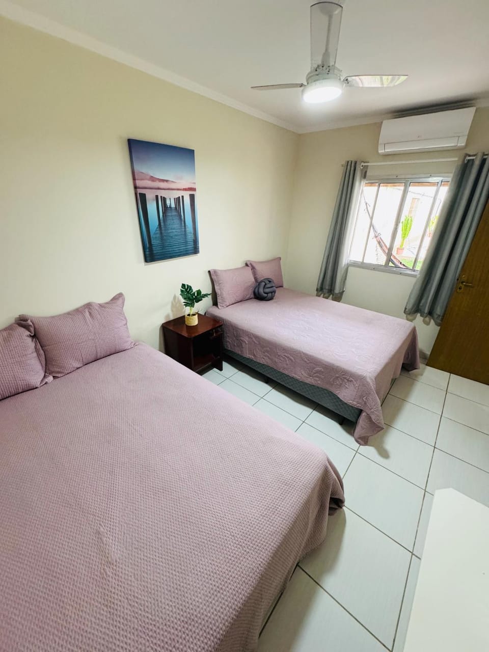 Bed, Photo of the whole room, air conditioner