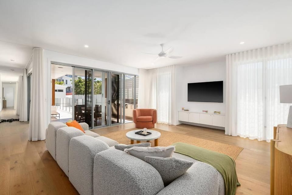Prime Burleigh Location House in Burleigh Heads