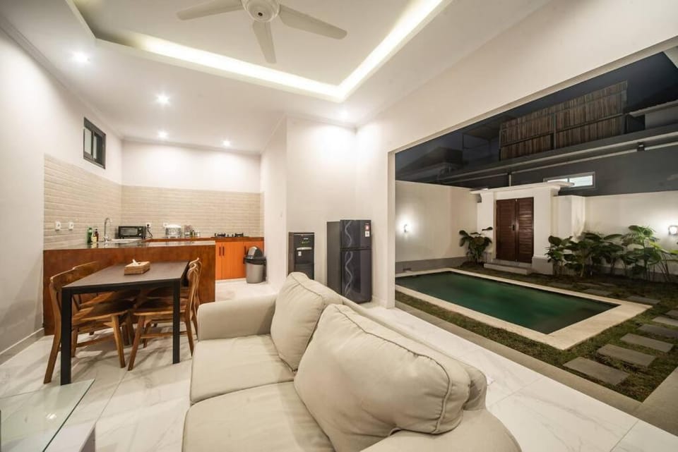 Kitchen or kitchenette, Living room, Seating area, Dining area, Pool view, Swimming pool