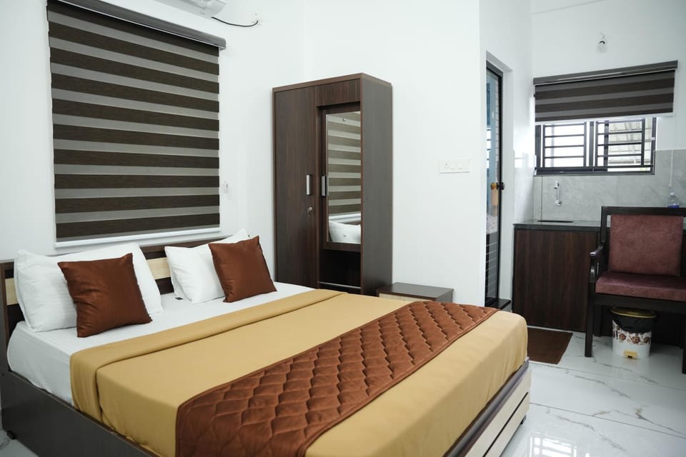 Photo of the whole room, Bedroom