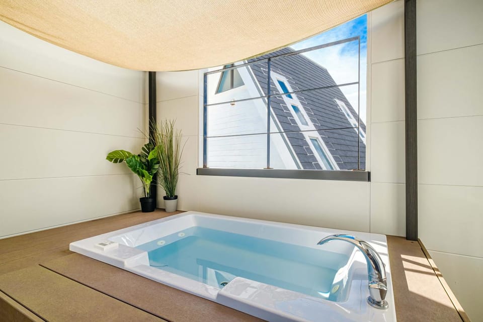 Hot Tub, Hot Tub, Balcony/Terrace, Balcony/Terrace