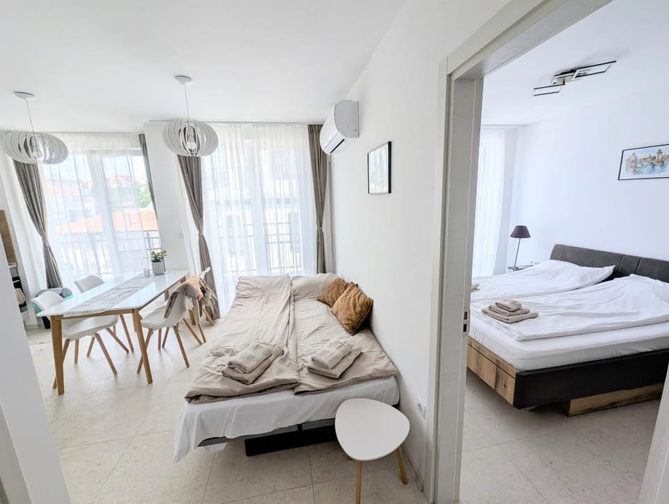 Bed, Living room, Bedroom