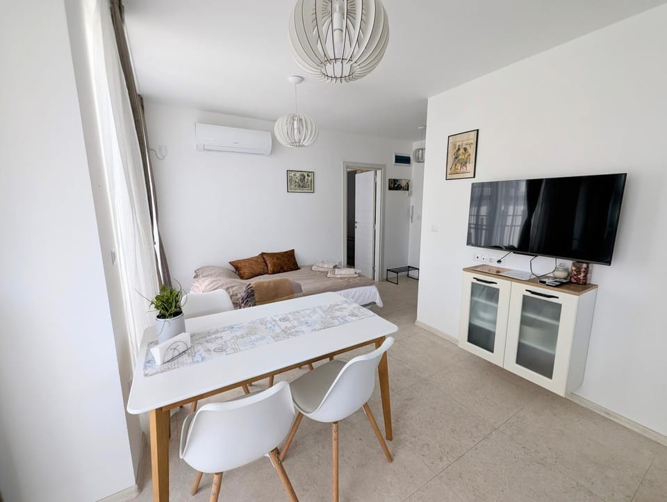 TV and multimedia, Living room, Dining area