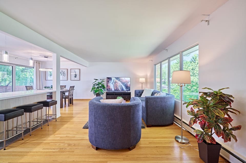 Living room, Seating area
