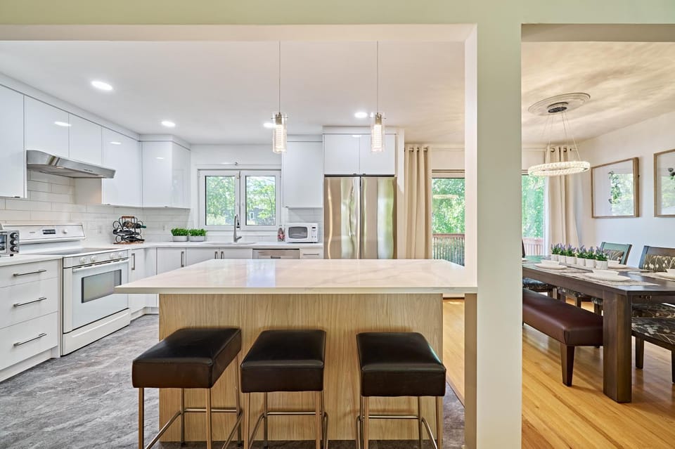 Kitchen or kitchenette, Dining area, dishwasher