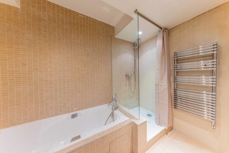Shower, Toilet, Bathroom, Bath