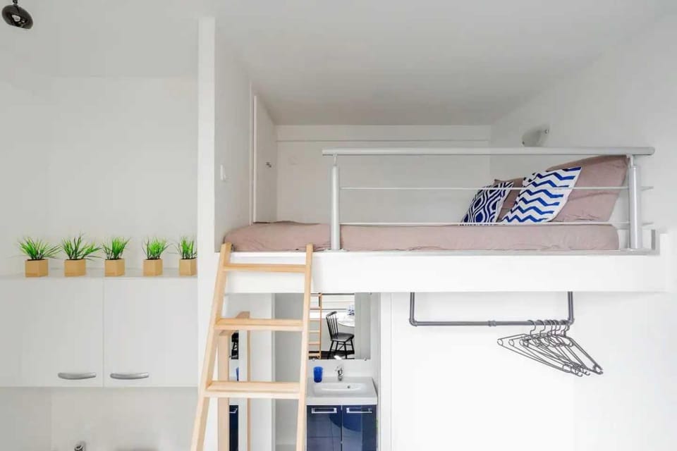 Bed, Bathroom