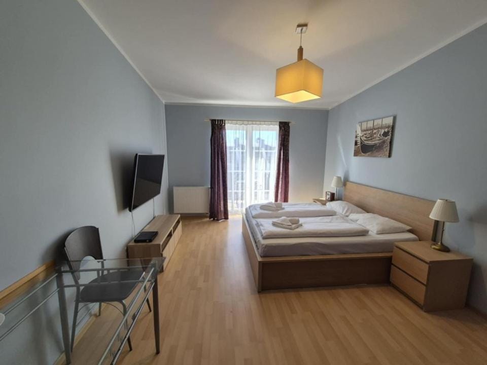 Bed, TV and multimedia, Living room, Photo of the whole room, towels