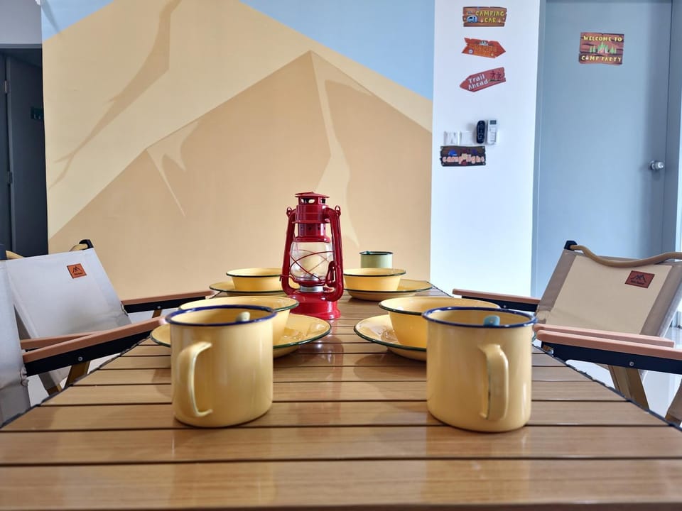 Seating area, Dining area
