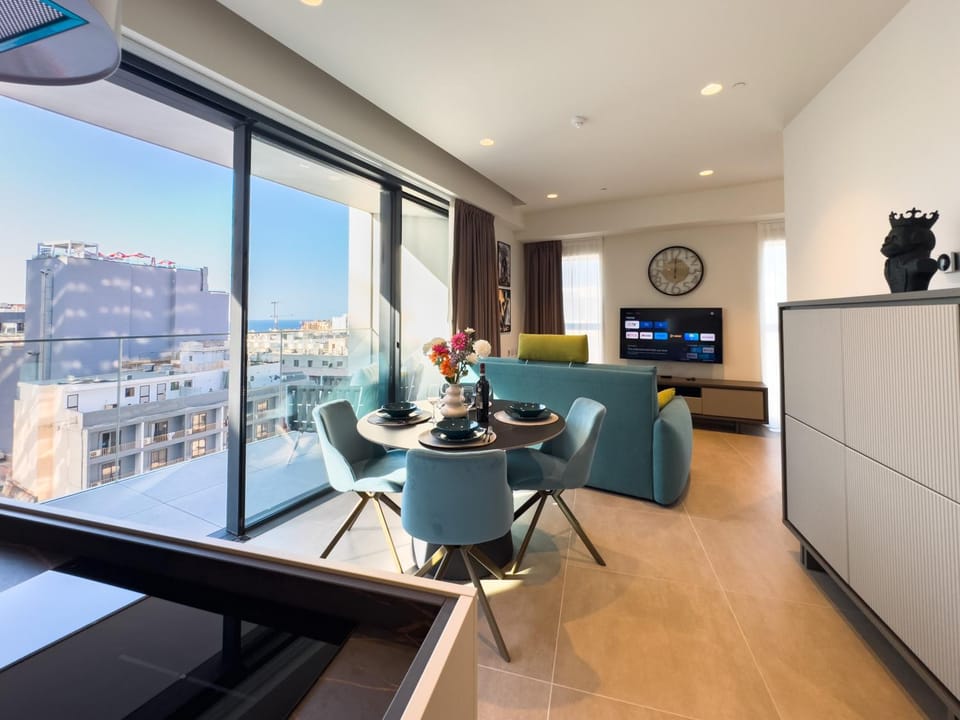 Mercury Tower Exclusive 1BR w Rooftop Pool by Arco Collection Apartment in Saint Julians