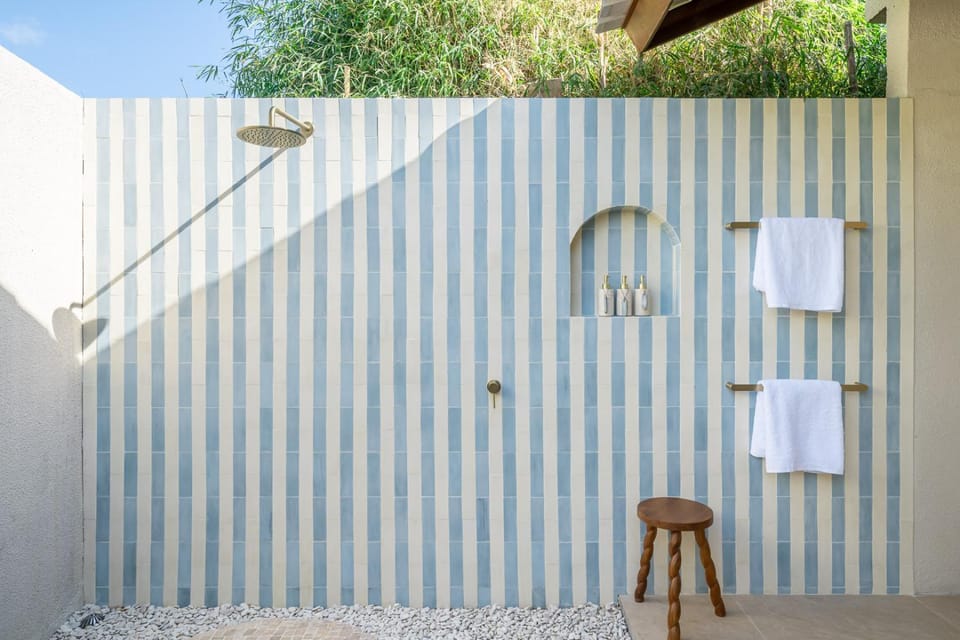 Bathroom, towels