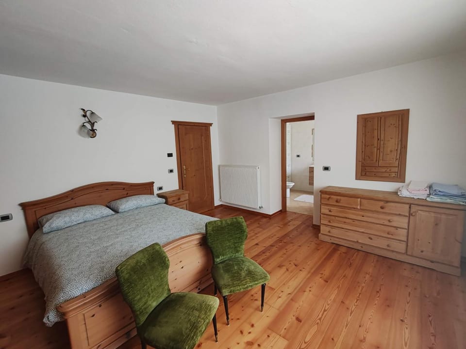 Bathroom, Living room