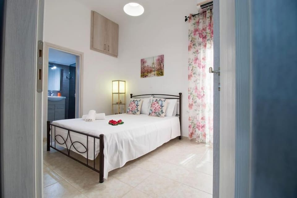 Bed, Bathroom, Bedroom