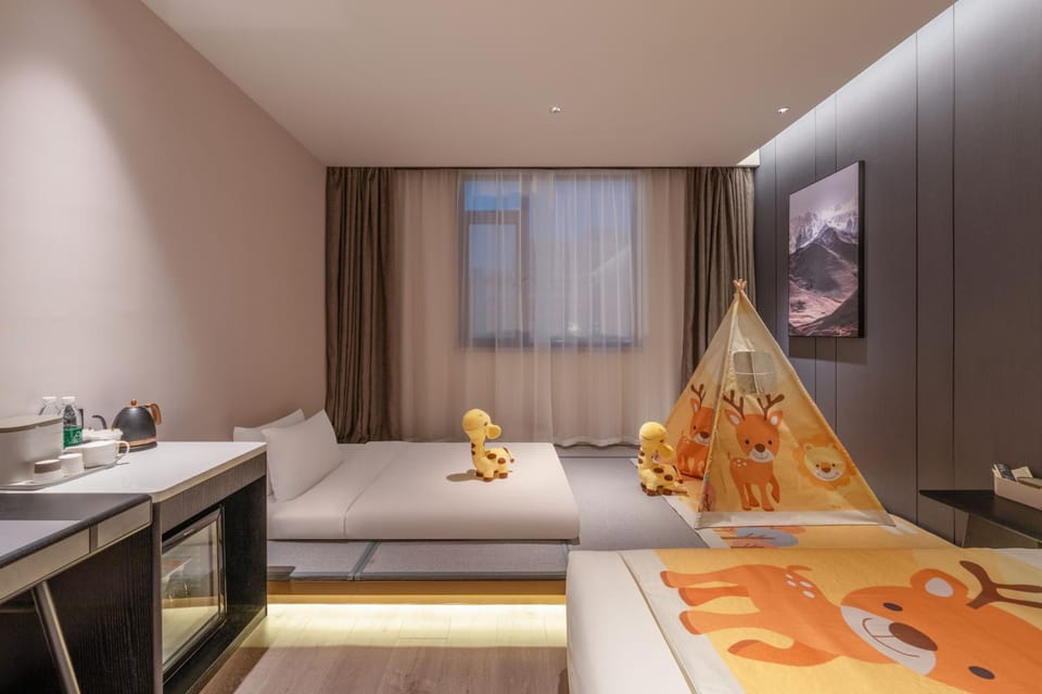 Atour Hotel Qingdao North Station Zhenhua Road Hotel in Qingdao