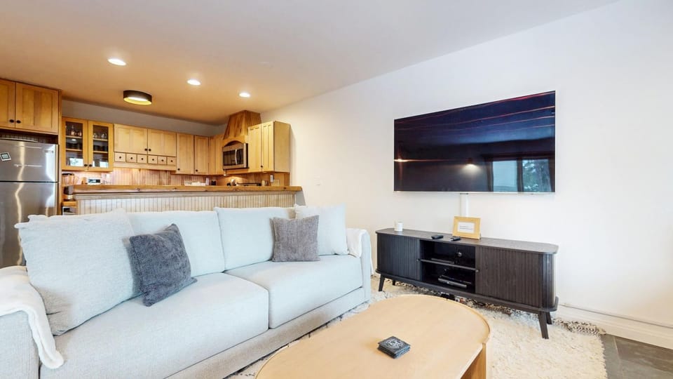 Lakeview Villas #09 condo Apartment in Mammoth Lakes