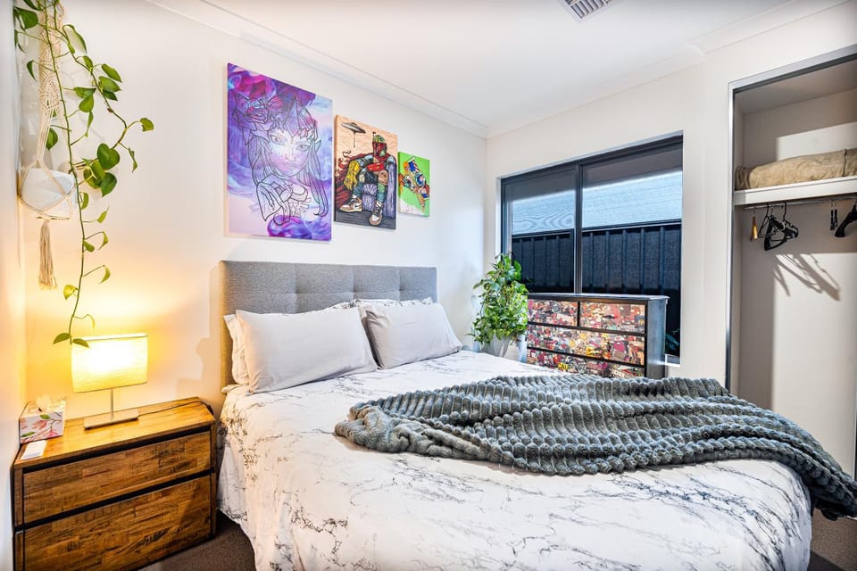 Bed, Photo of the whole room, Bedroom
