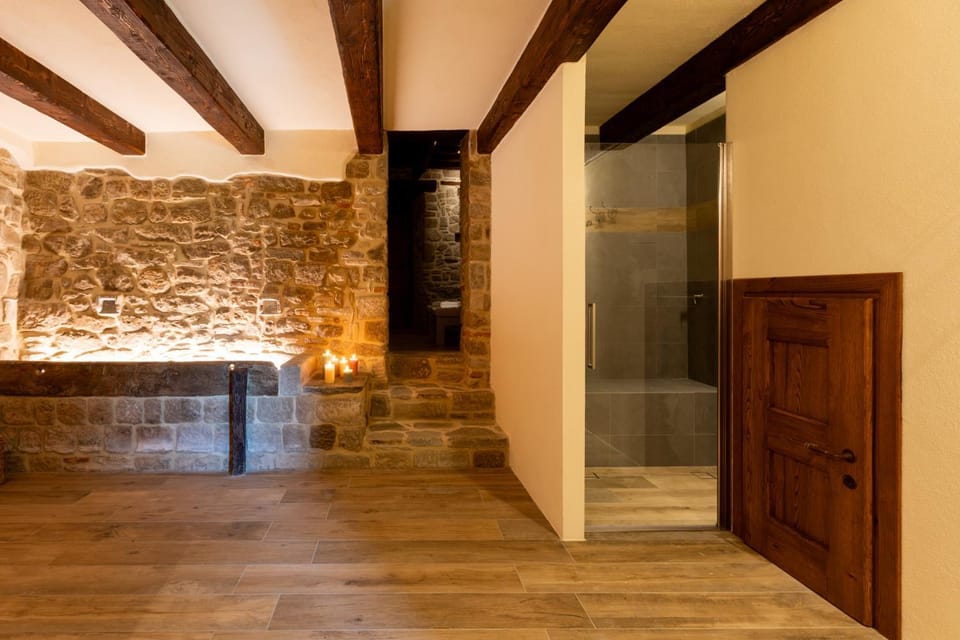 Shower, Sauna, Steam room, Spa and wellness centre/facilities