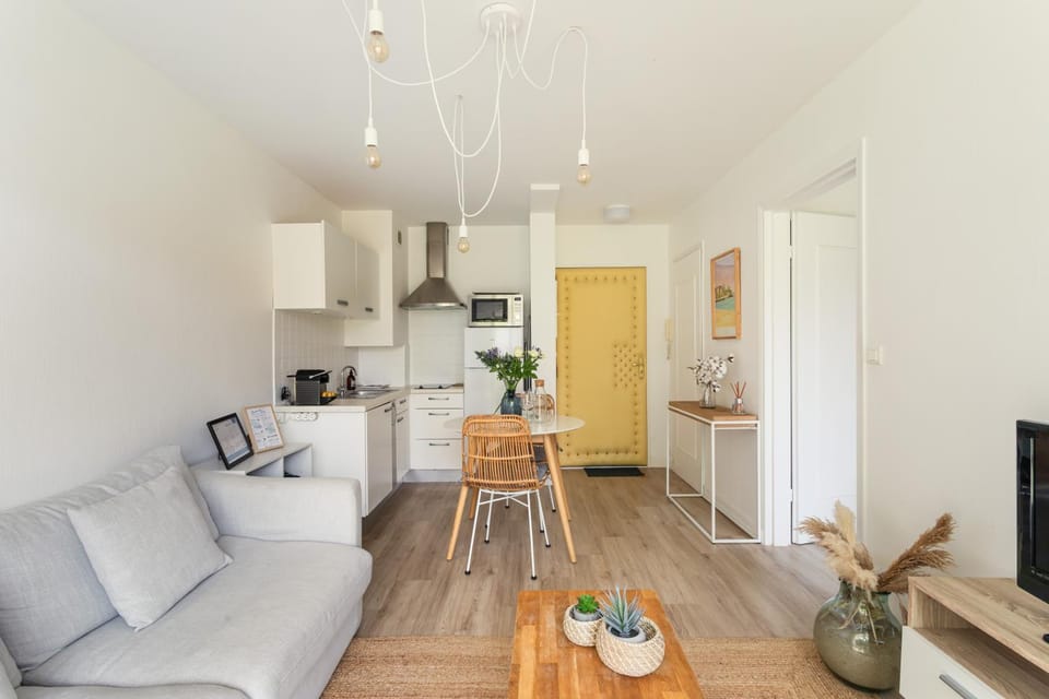 Kitchen or kitchenette, Living room, Dining area