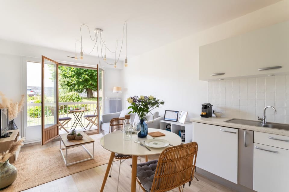 Kitchen or kitchenette, Living room, Dining area