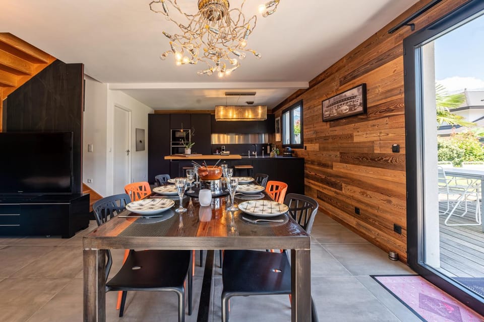Property building, Kitchen or kitchenette, Living room