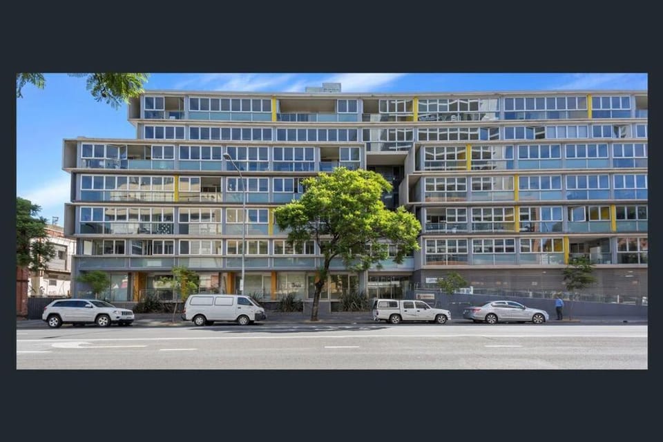 Unique Lvl 1 Apartment Morphett Apartment in Adelaide