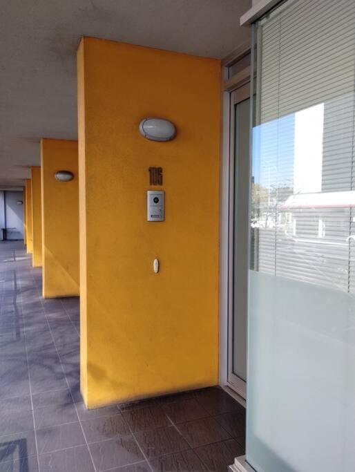 Unique Lvl 1 Apartment Morphett Apartment in Adelaide