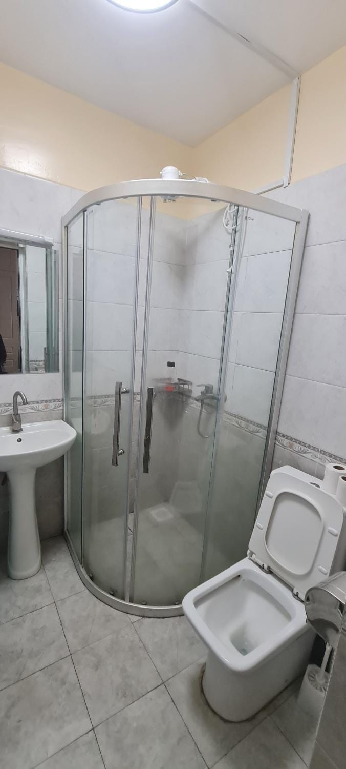 Shower, Toilet