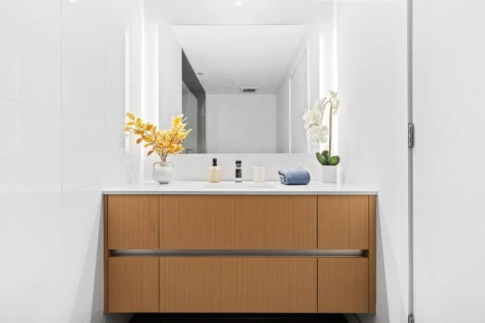 Skyline Living Santa monica Apartment in Santa Monica