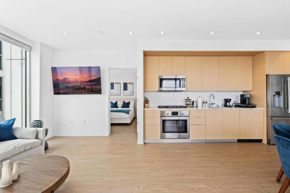 Skyline Living Santa monica Apartment in Santa Monica