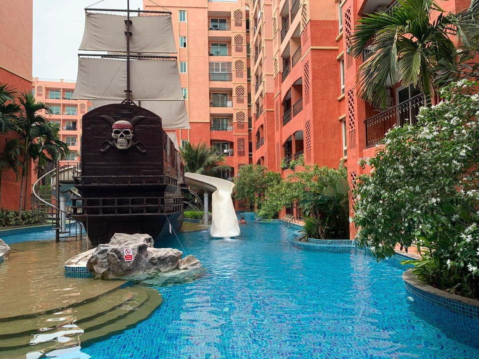 Property building, Day, Pool view, Swimming pool