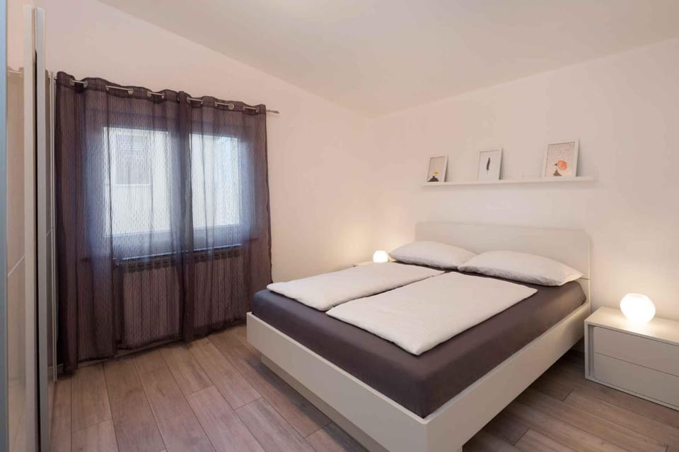 Summer, Bedroom