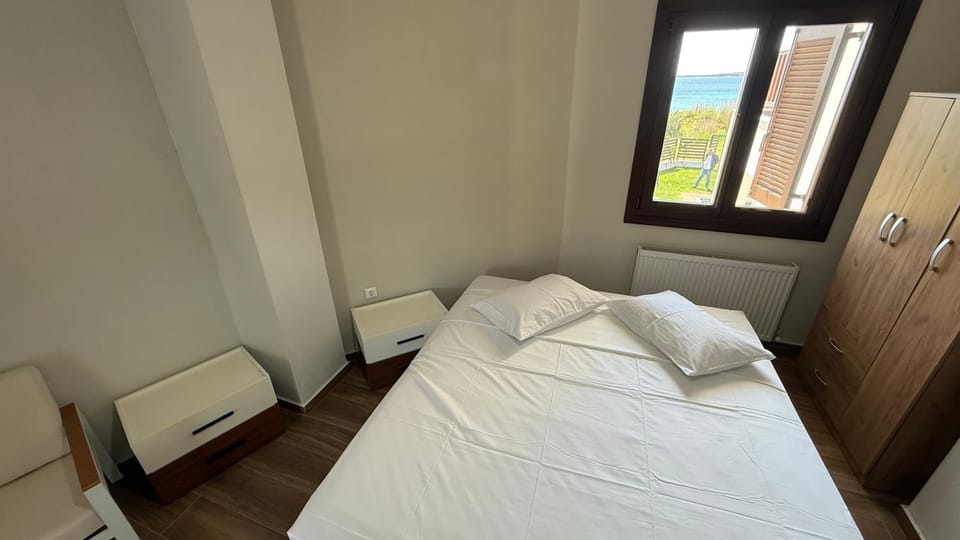 Bed, Photo of the whole room, Bedroom, wardrobe